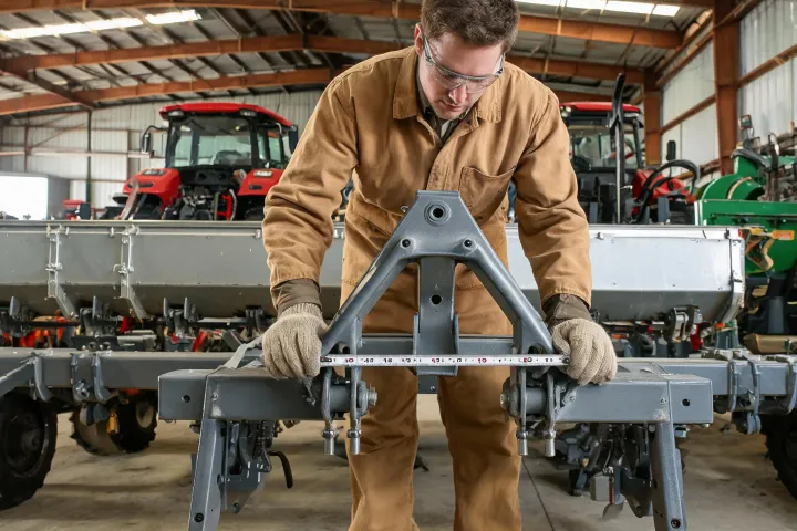 Three-point hitch connection inspection